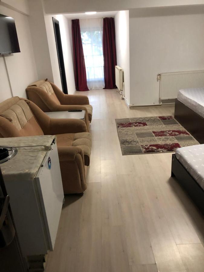 Hostel Mialma Onesti Buitenkant foto